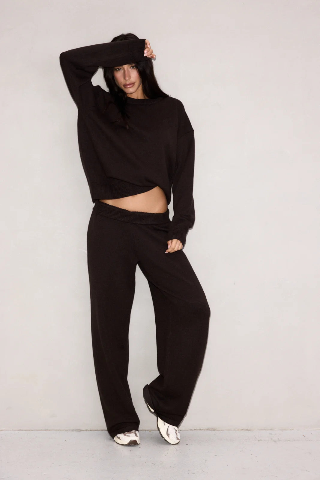 SOFT KNIT CREWNECK BRUN i SOFT KNIT TROUSERS BRUN - Le Privé