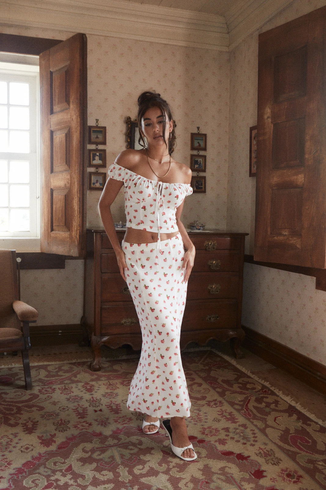 Jupe bruna fleur blanche