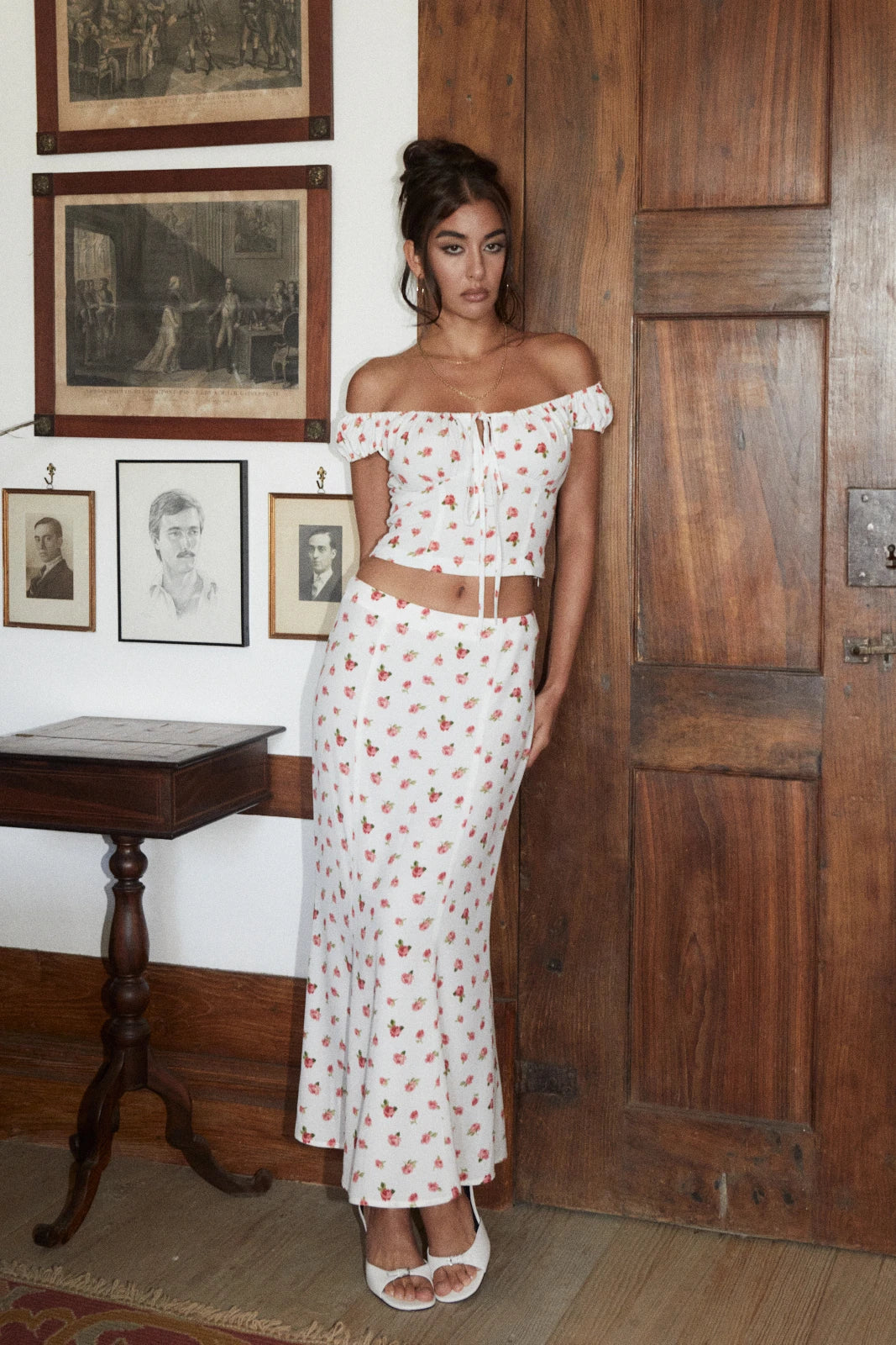 Jupe bruna fleur blanche