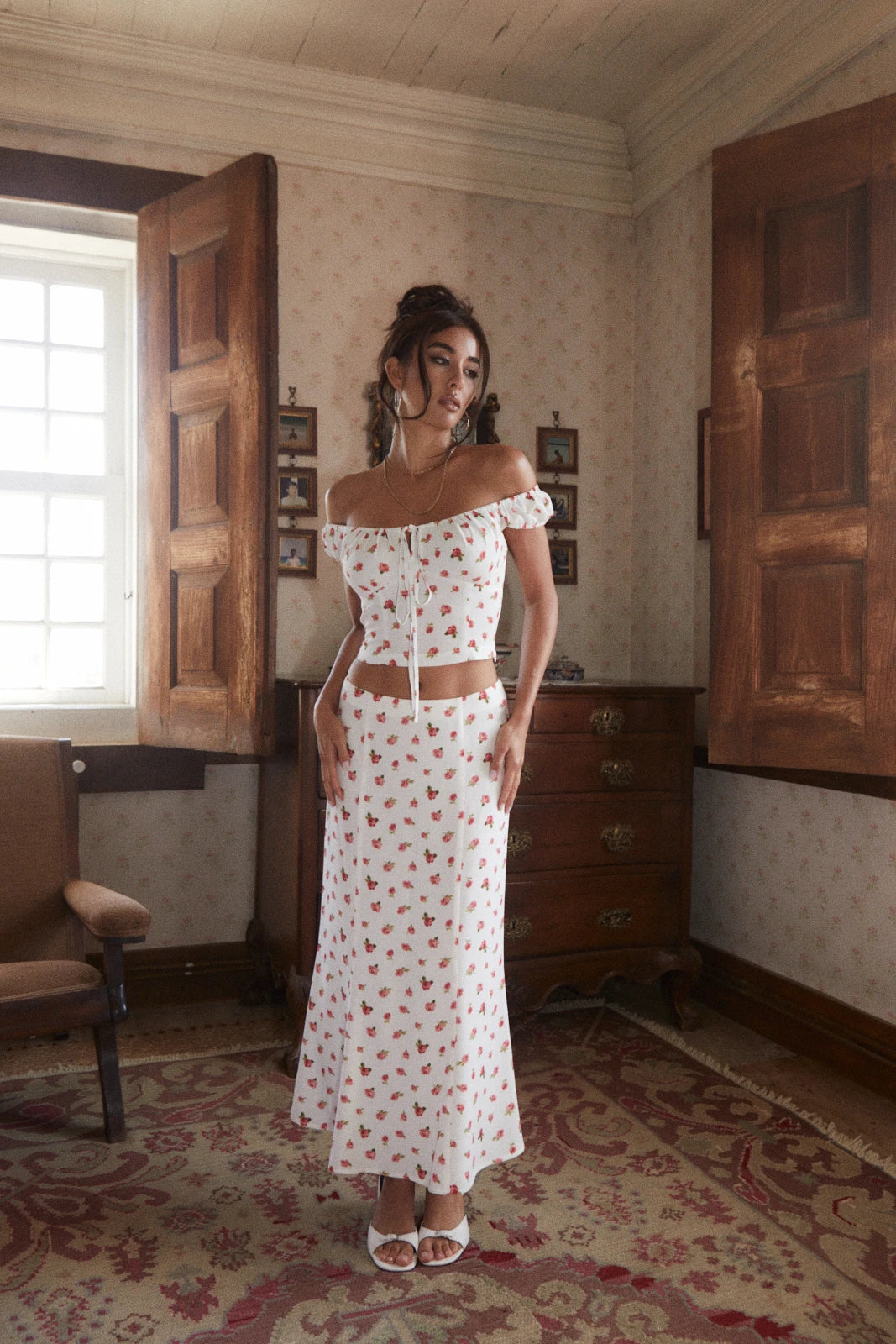 Jupe bruna fleur blanche